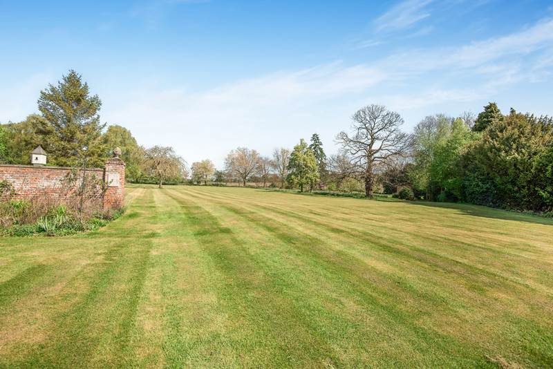 Residential Property Details, WELL END, Buckinghamshire Hunt & Nash