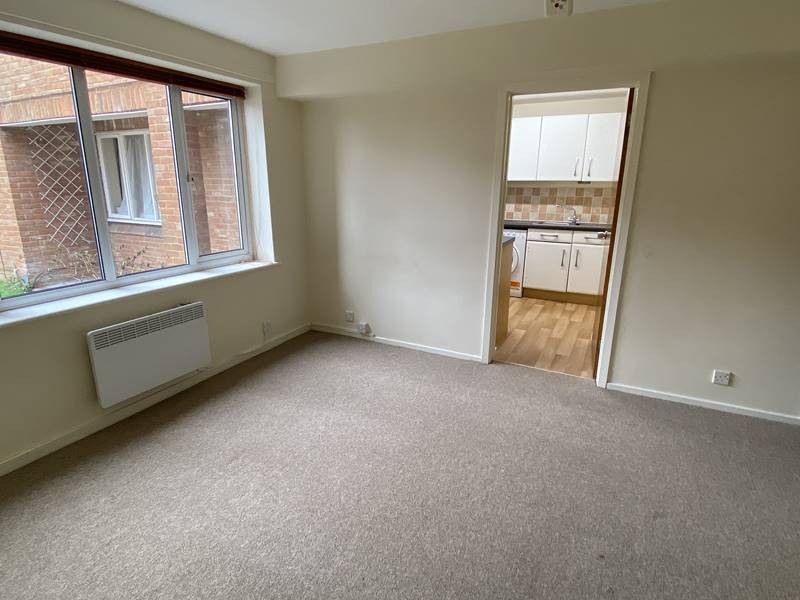 Residential Property Details, WOKINGHAM, Berkshire Hunt & Nash Estate