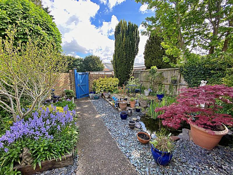 Residential Property Details, WOOBURN GREEN, Bucks Hunt & Nash Estate