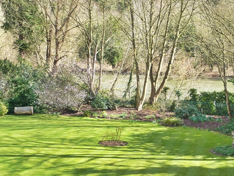 Garden end river