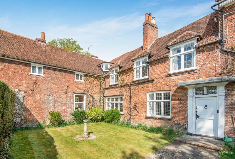 Residential Property Details, WELL END, Buckinghamshire Hunt & Nash