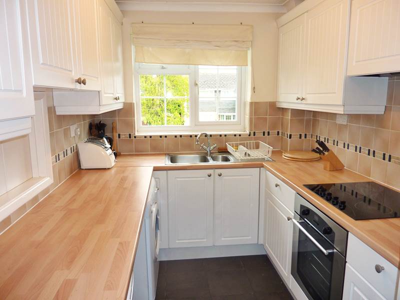 Lettings Property Details, Ray Lea Road, Maidenhead, Hunt & Nash Estate