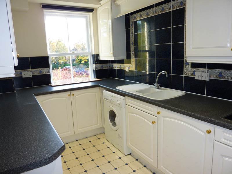 Fully Fitted Kitchen